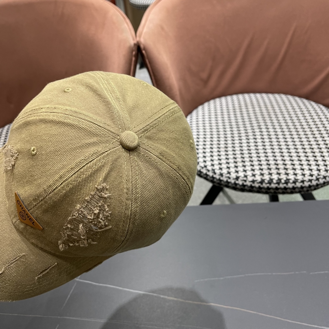  香奈儿Chanel新款做旧破洞棒球帽当下爆热的色系-街头感十足！Get上你们的男朋友，一起cool