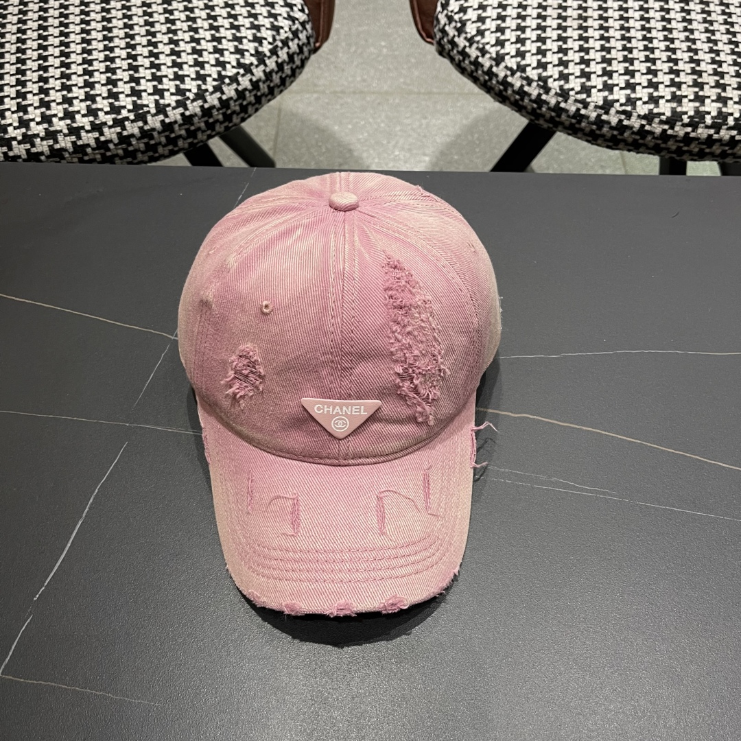  香奈儿Chanel新款做旧破洞棒球帽当下爆热的色系-街头感十足！Get上你们的男朋友，一起cool