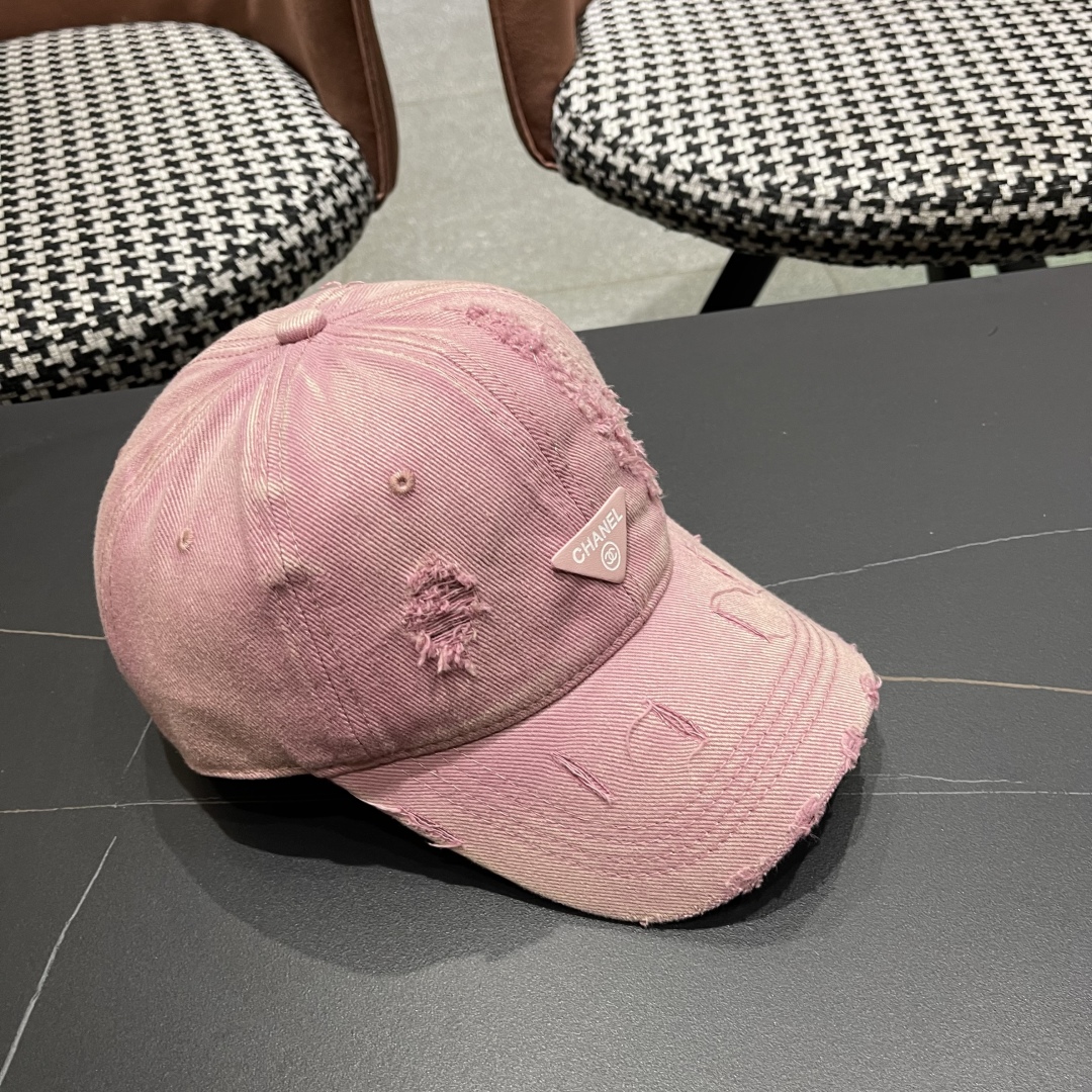  香奈儿Chanel新款做旧破洞棒球帽当下爆热的色系-街头感十足！Get上你们的男朋友，一起cool