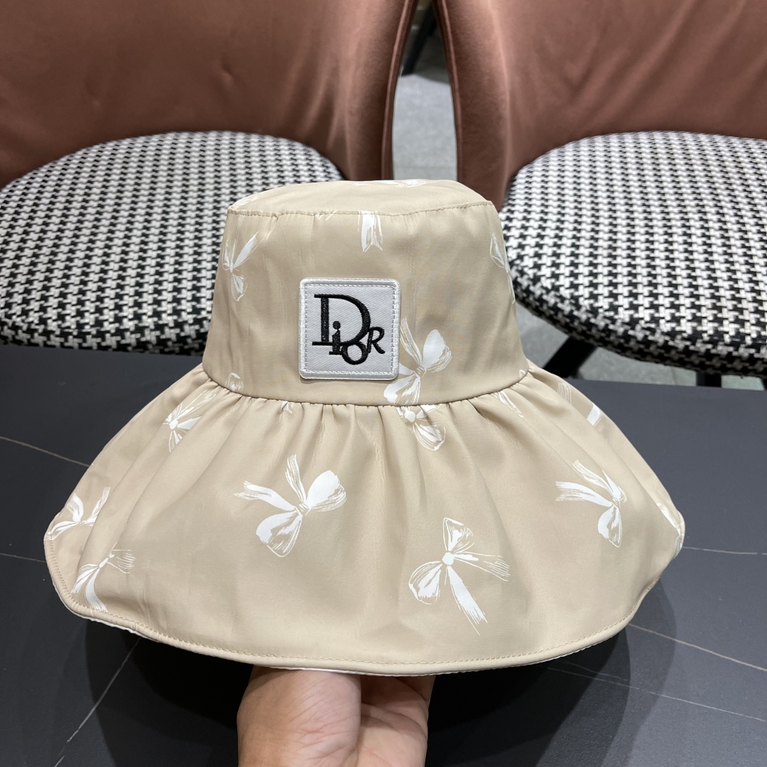 【DIOR迪奥】韩系帽子户外黑胶防晒帽女夏防紫外线遮阳帽
显脸小百搭大檐渔夫帽