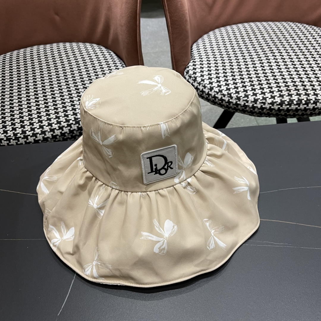 【DIOR迪奥】韩系帽子户外黑胶防晒帽女夏防紫外线遮阳帽
显脸小百搭大檐渔夫帽