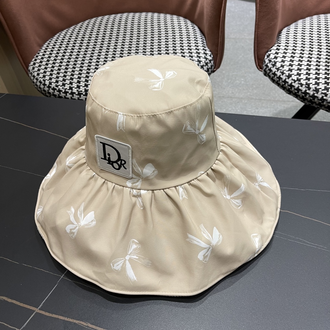 【DIOR迪奥】韩系帽子户外黑胶防晒帽女夏防紫外线遮阳帽
显脸小百搭大檐渔夫帽