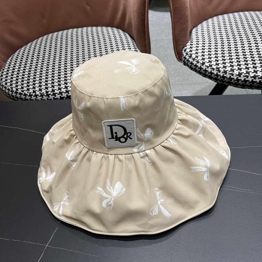 【DIOR迪奥】韩系帽子户外黑胶防晒帽女夏防紫外线遮阳帽
显脸小百搭大檐渔夫帽