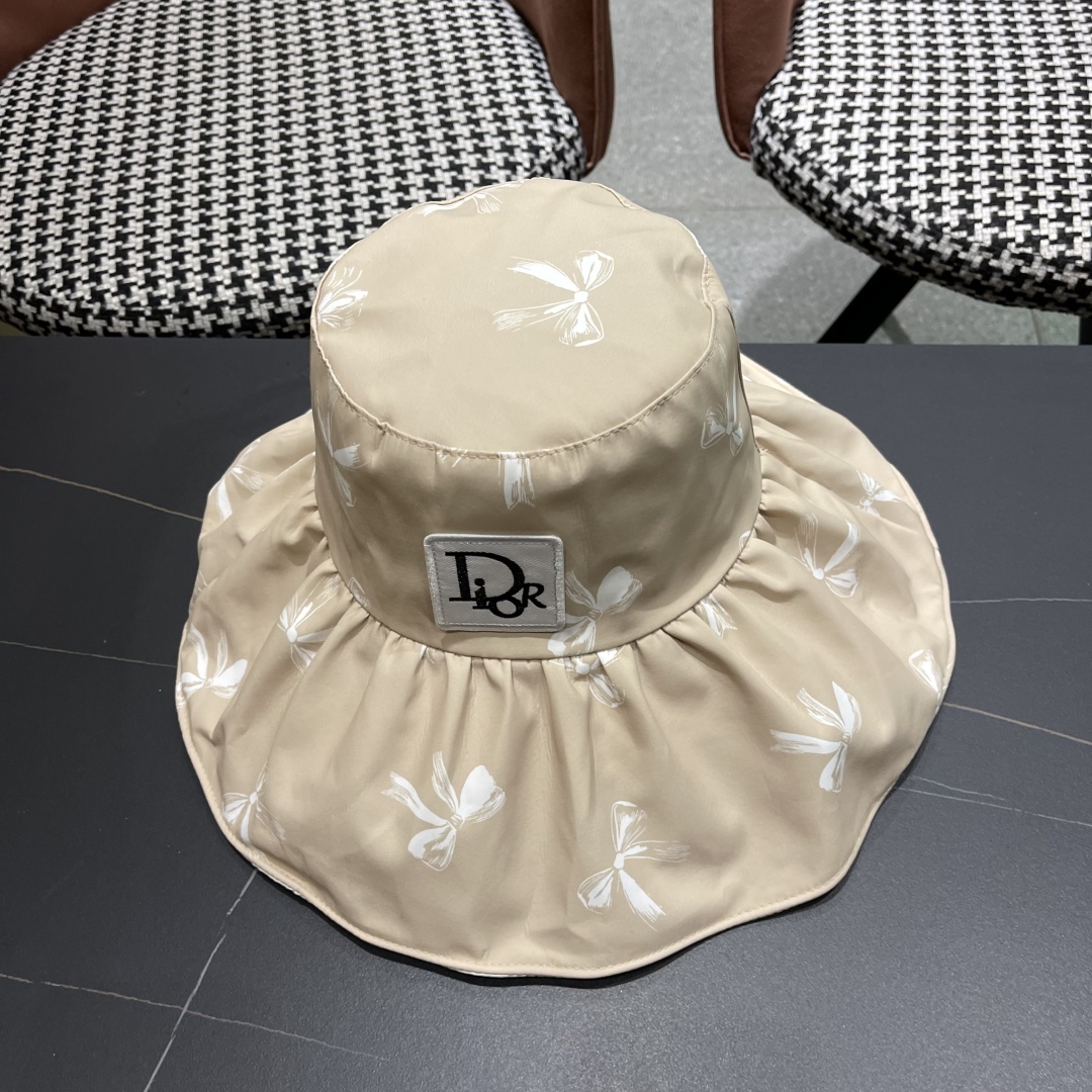 【DIOR迪奥】韩系帽子户外黑胶防晒帽女夏防紫外线遮阳帽
显脸小百搭大檐渔夫帽