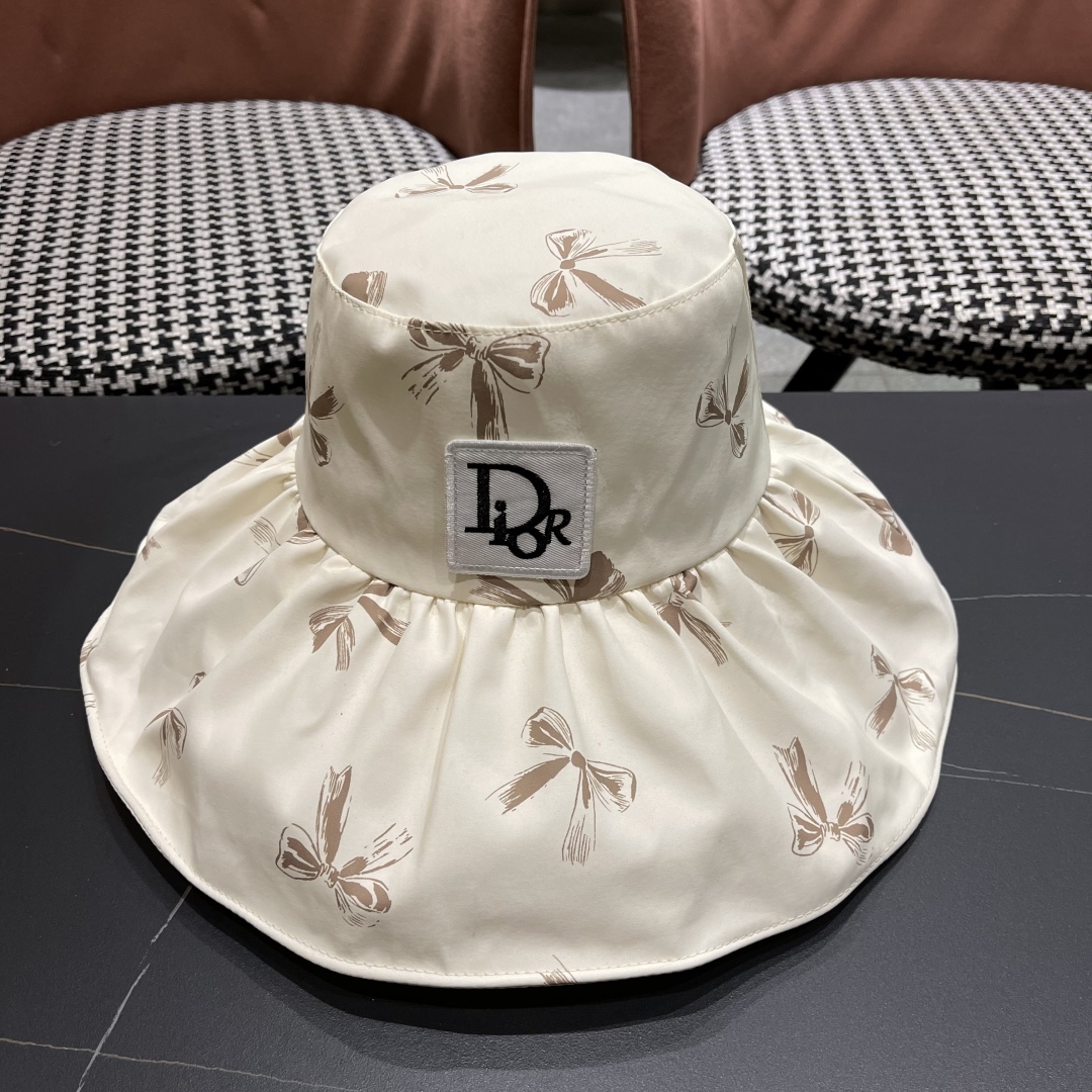 【DIOR迪奥】韩系帽子户外黑胶防晒帽女夏防紫外线遮阳帽
显脸小百搭大檐渔夫帽