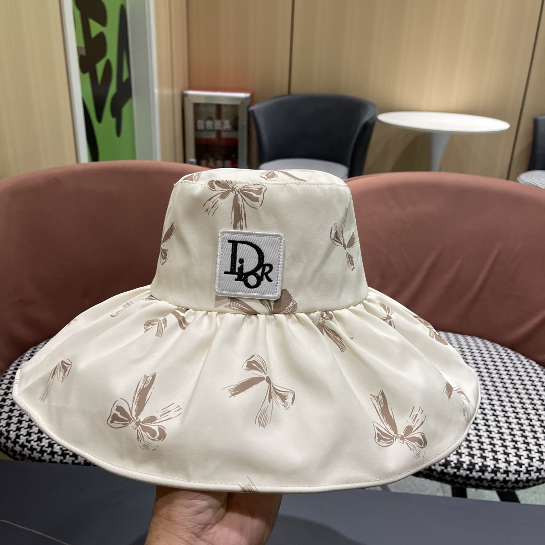 【DIOR迪奥】韩系帽子户外黑胶防晒帽女夏防紫外线遮阳帽
显脸小百搭大檐渔夫帽
