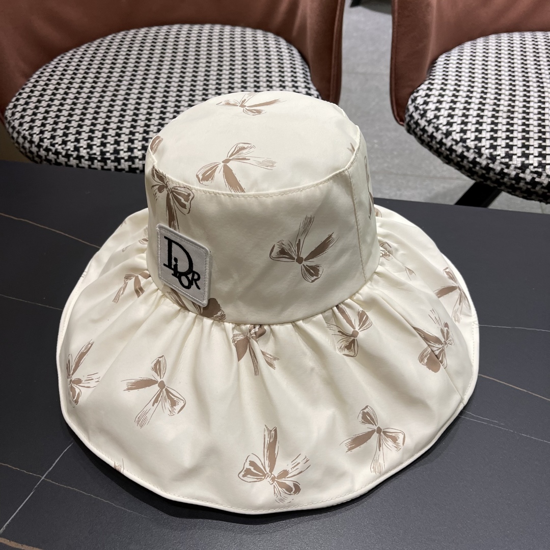 【DIOR迪奥】韩系帽子户外黑胶防晒帽女夏防紫外线遮阳帽
显脸小百搭大檐渔夫帽