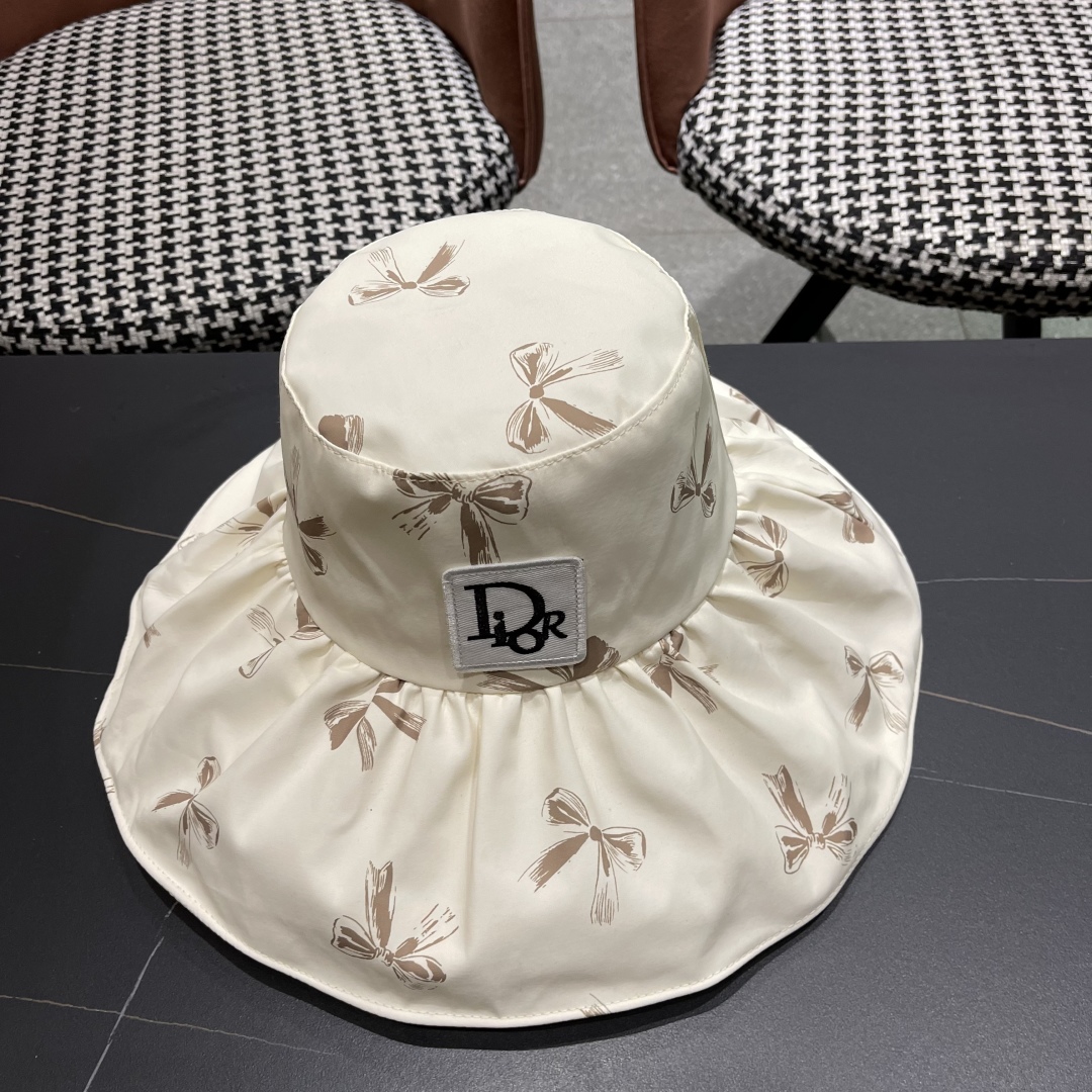 【DIOR迪奥】韩系帽子户外黑胶防晒帽女夏防紫外线遮阳帽
显脸小百搭大檐渔夫帽