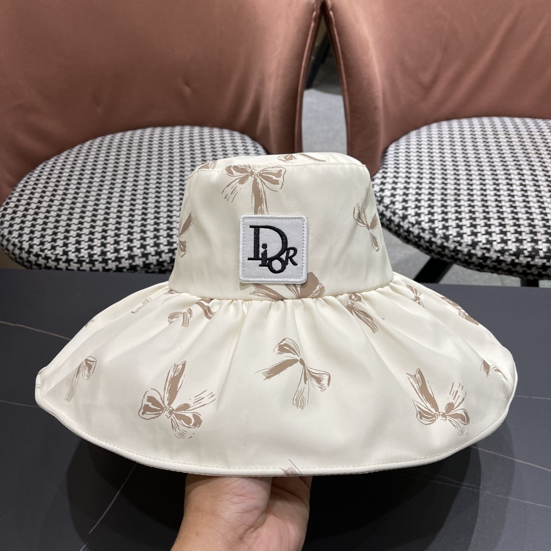 【DIOR迪奥】韩系帽子户外黑胶防晒帽女夏防紫外线遮阳帽
显脸小百搭大檐渔夫帽