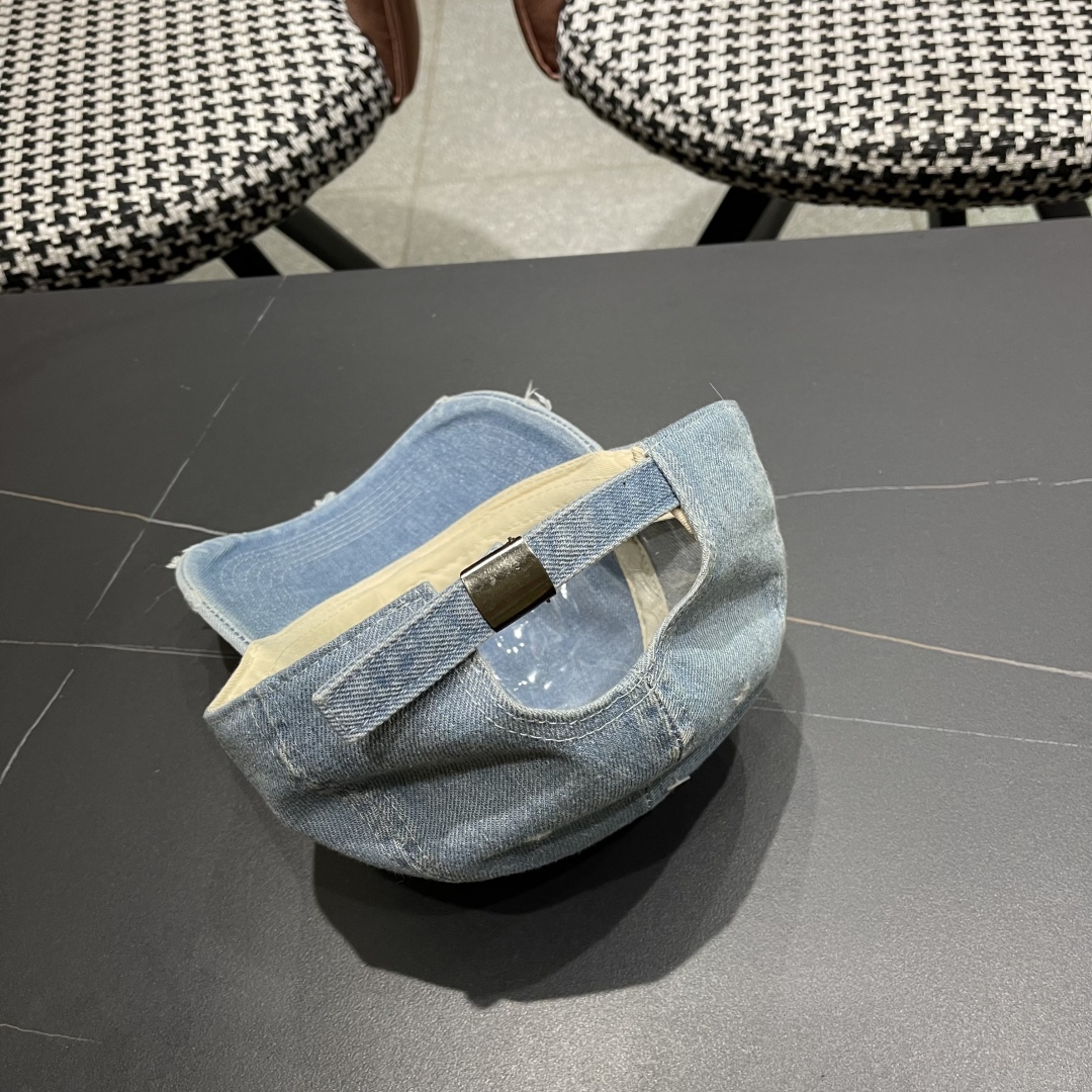  Moncler蒙口 水洗牛仔裤破洞蝴蝶结棒球帽2025春新款，防晒复古百搭鸭舌帽子男潮