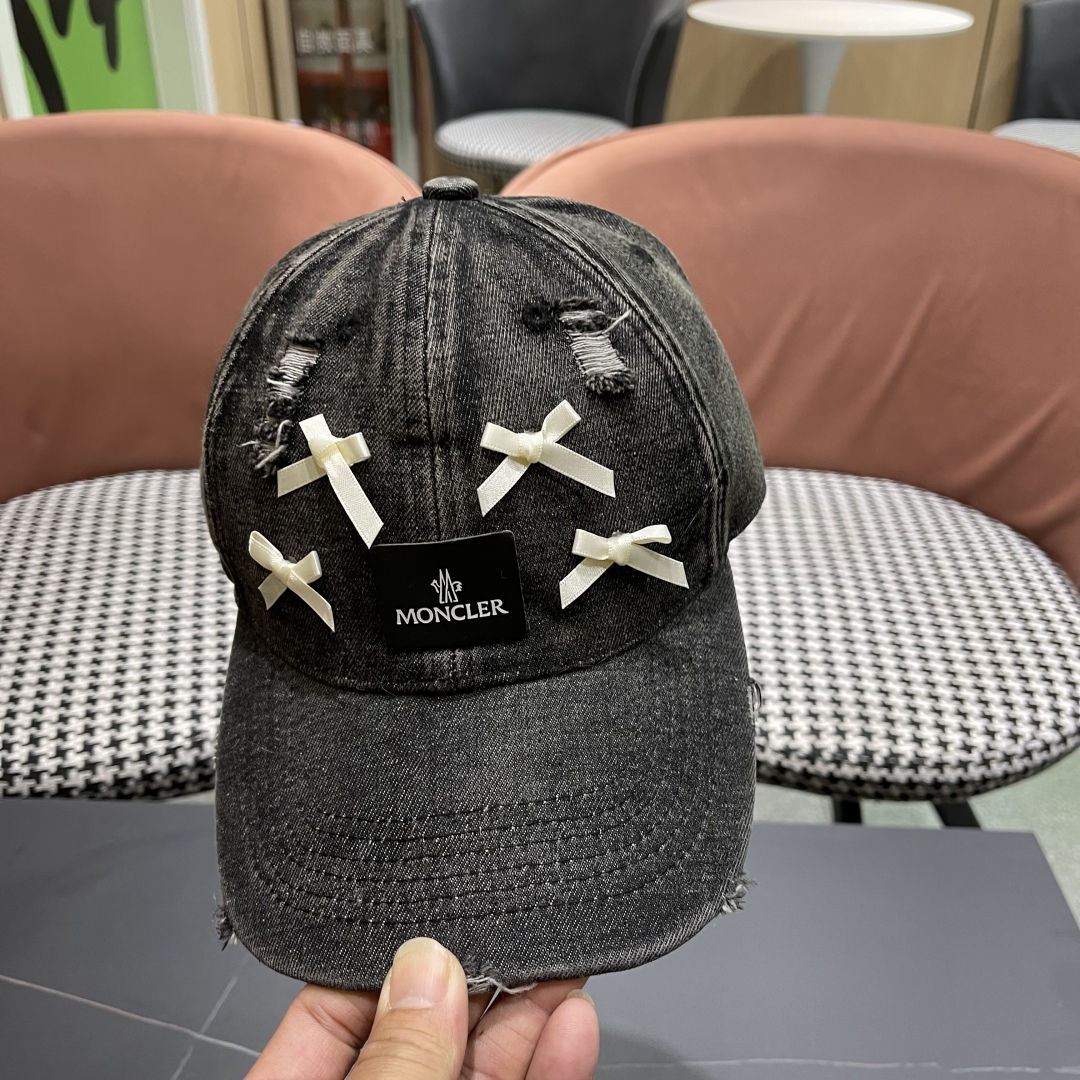  Moncler蒙口 水洗牛仔裤破洞蝴蝶结棒球帽2025春新款，防晒复古百搭鸭舌帽子男潮