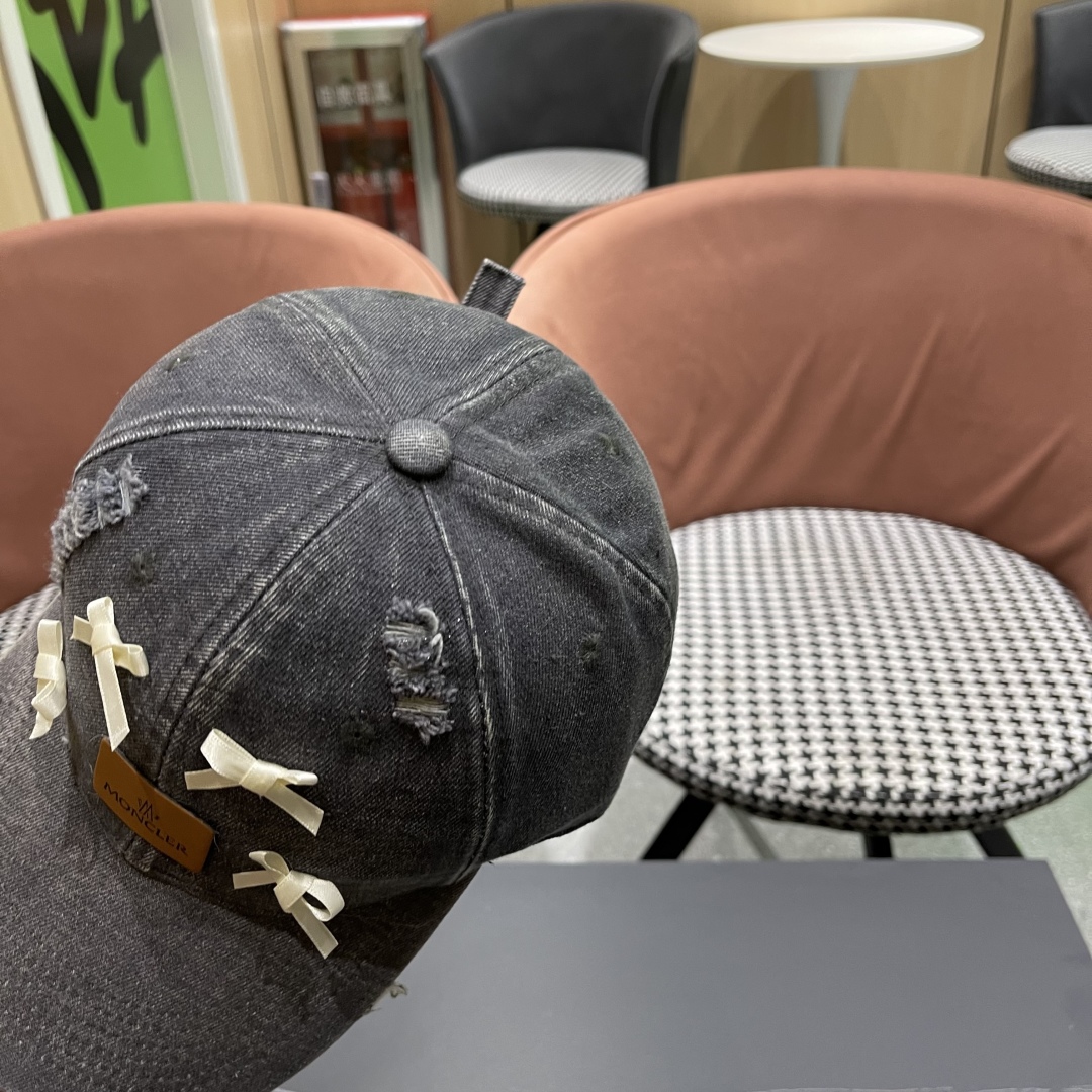  Moncler蒙口 水洗牛仔裤破洞蝴蝶结棒球帽2025春新款，防晒复古百搭鸭舌帽子男潮