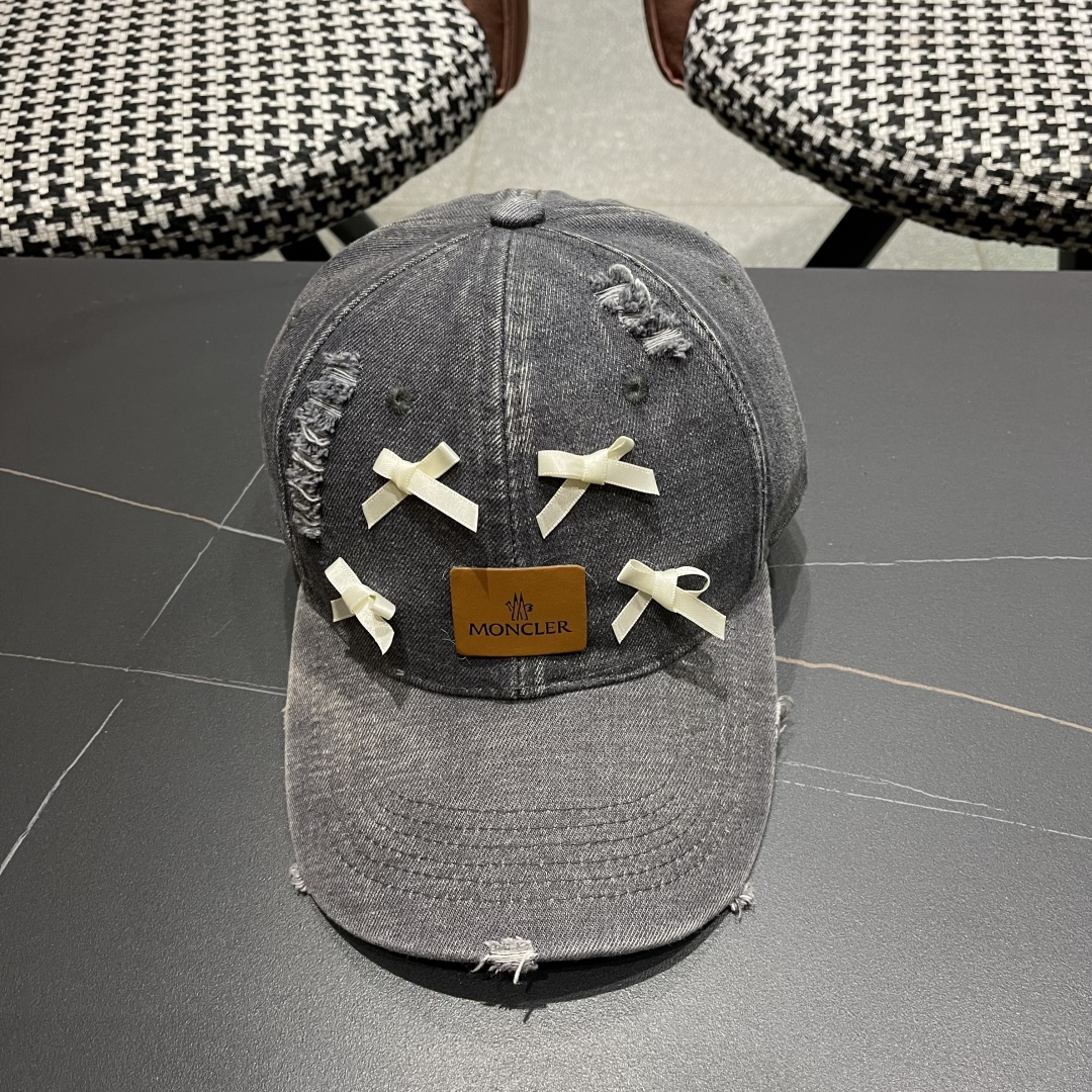  Moncler蒙口 水洗牛仔裤破洞蝴蝶结棒球帽2025春新款，防晒复古百搭鸭舌帽子男潮