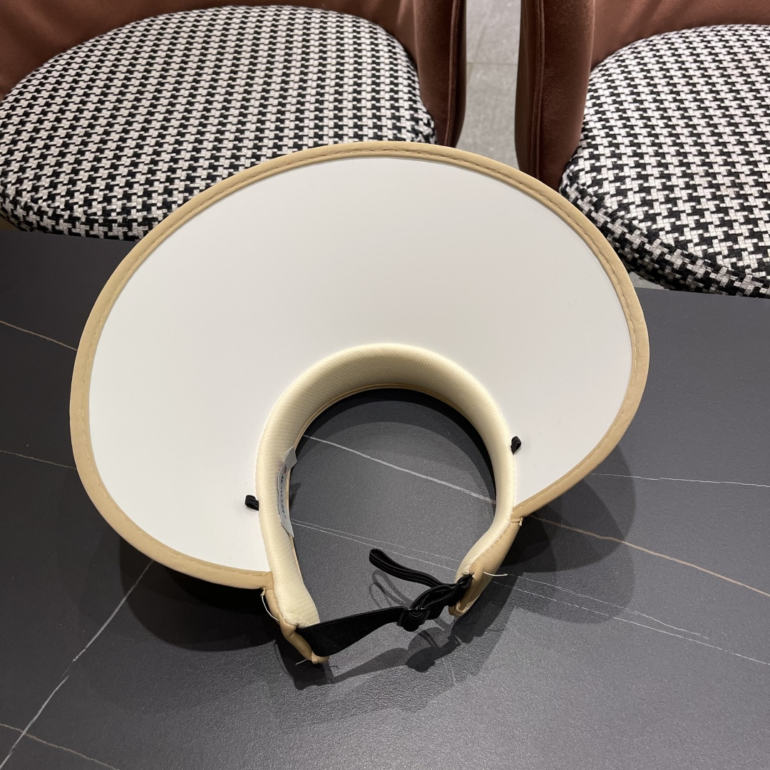  Moncler蒙口 帽子女夏天空顶帽高级感珍珠遮阳帽防紫外线
透气遮脸太阳帽潮