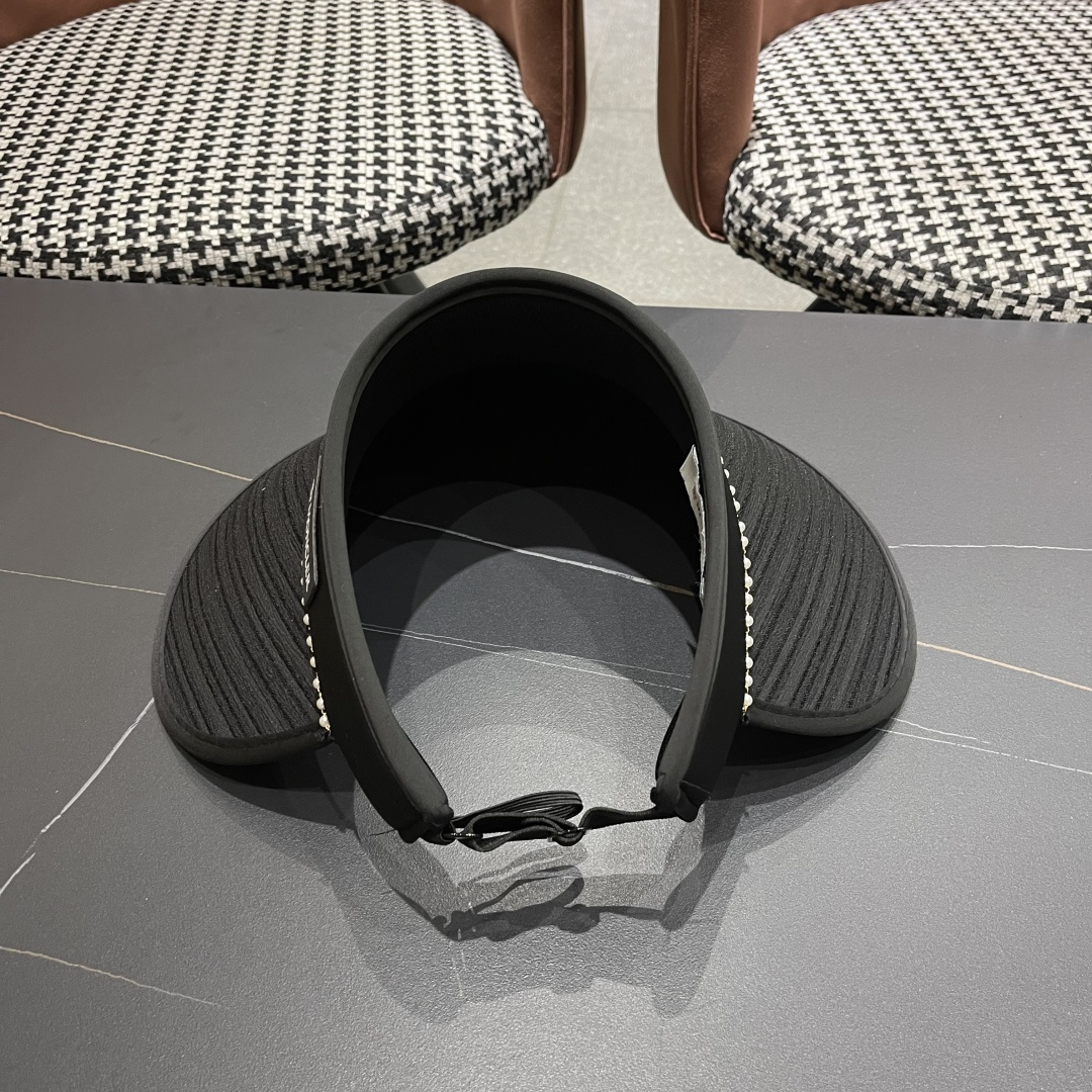  Moncler蒙口 帽子女夏天空顶帽高级感珍珠遮阳帽防紫外线
透气遮脸太阳帽潮