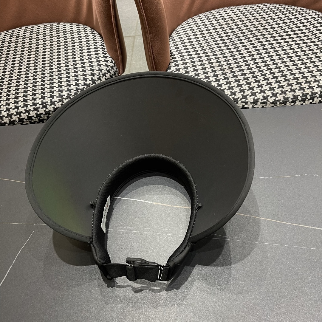  Moncler蒙口 帽子女夏天空顶帽高级感珍珠遮阳帽防紫外线
透气遮脸太阳帽潮