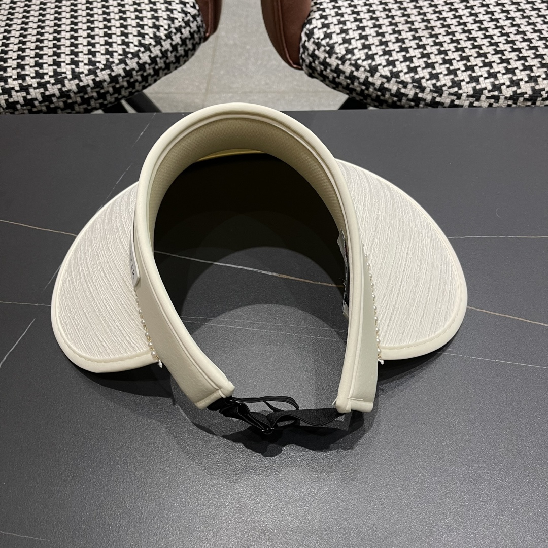  Moncler蒙口 帽子女夏天空顶帽高级感珍珠遮阳帽防紫外线
透气遮脸太阳帽潮