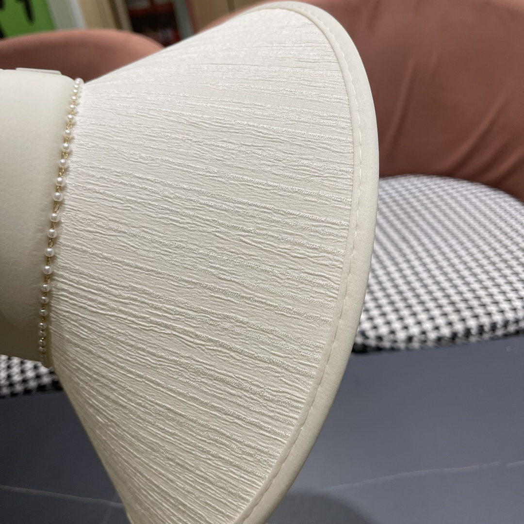  Moncler蒙口 帽子女夏天空顶帽高级感珍珠遮阳帽防紫外线
透气遮脸太阳帽潮