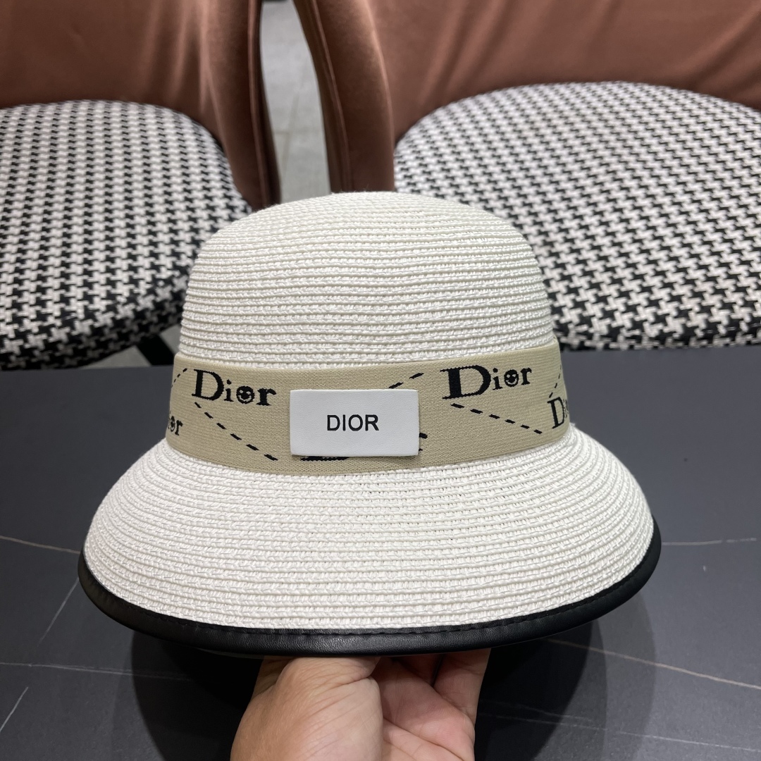  DIOR迪奥2025新款休闲时尚草帽女春夏季沙
滩度假帽子草编透气遮阳防晒帽潮