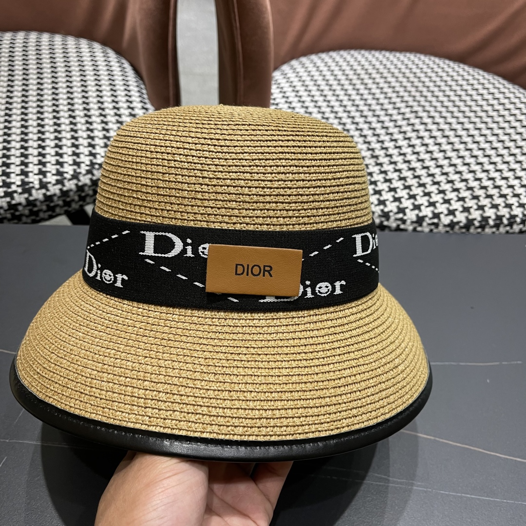  DIOR迪奥2025新款休闲时尚草帽女春夏季沙
滩度假帽子草编透气遮阳防晒帽潮