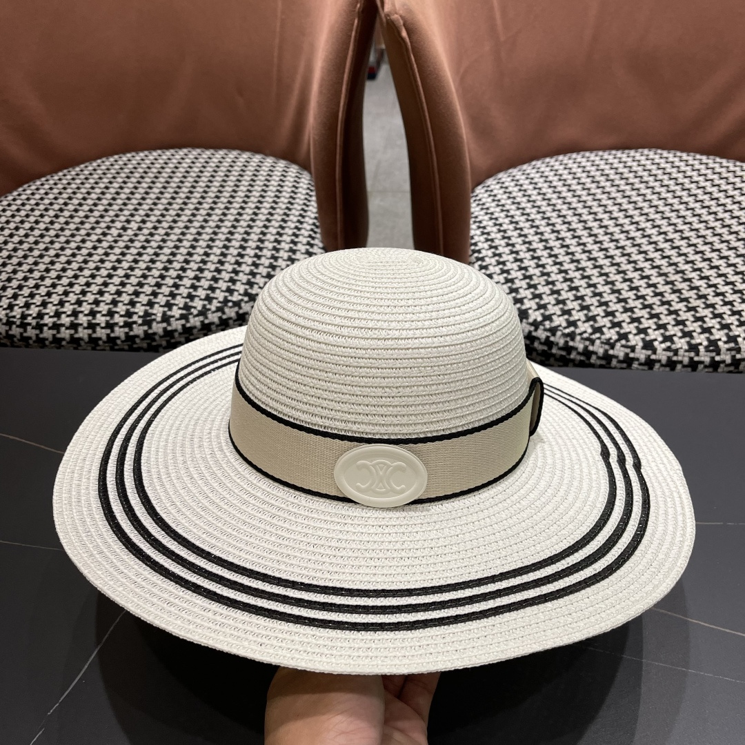  赛琳celine～新款大檐遮阳防晒草帽
炎炎夏日出街必备防晒单品，
海边约起也妥妥滴，透气棉四季可佩戴