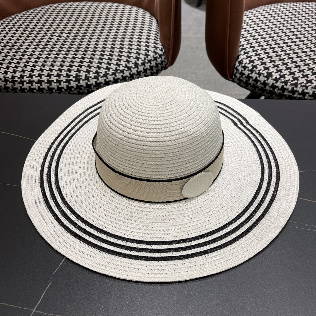  赛琳celine～新款大檐遮阳防晒草帽
炎炎夏日出街必备防晒单品，
海边约起也妥妥滴，透气棉四季可佩戴