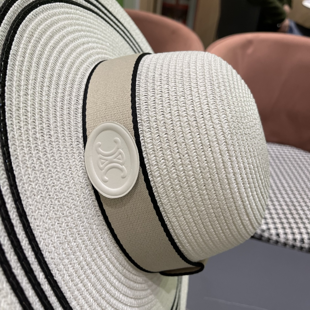  赛琳celine～新款大檐遮阳防晒草帽
炎炎夏日出街必备防晒单品，
海边约起也妥妥滴，透气棉四季可佩戴