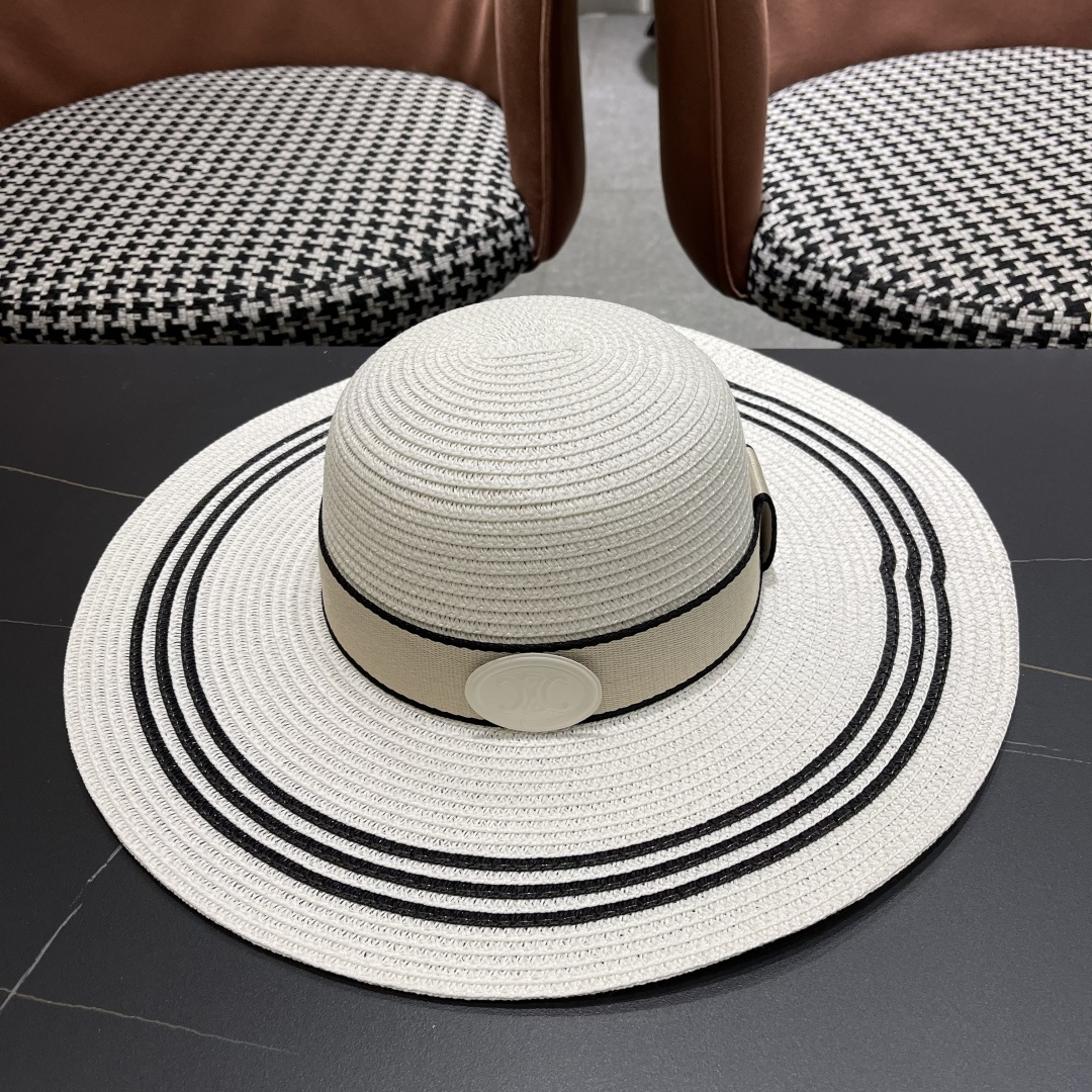  赛琳celine～新款大檐遮阳防晒草帽
炎炎夏日出街必备防晒单品，
海边约起也妥妥滴，透气棉四季可佩戴