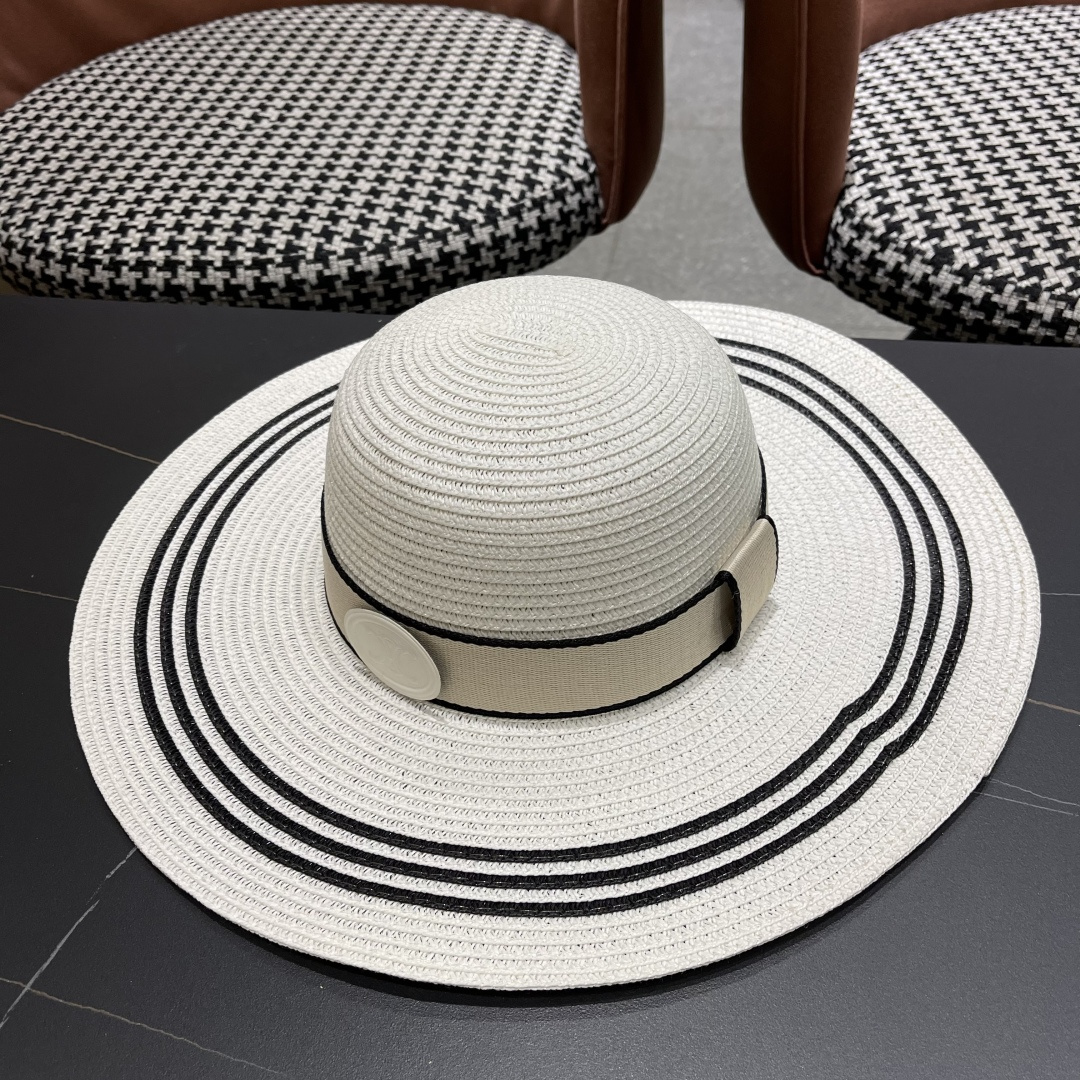  赛琳celine～新款大檐遮阳防晒草帽
炎炎夏日出街必备防晒单品，
海边约起也妥妥滴，透气棉四季可佩戴