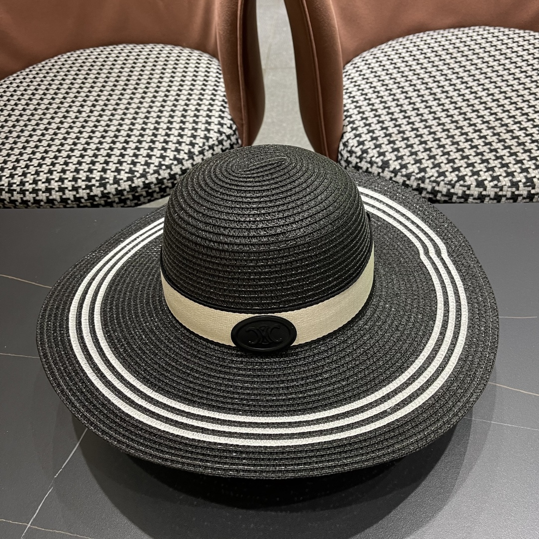  赛琳celine～新款大檐遮阳防晒草帽
炎炎夏日出街必备防晒单品，
海边约起也妥妥滴，透气棉四季可佩戴