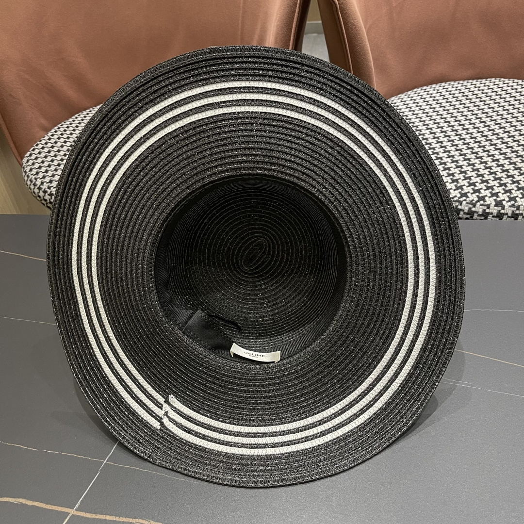  赛琳celine～新款大檐遮阳防晒草帽
炎炎夏日出街必备防晒单品，
海边约起也妥妥滴，透气棉四季可佩戴