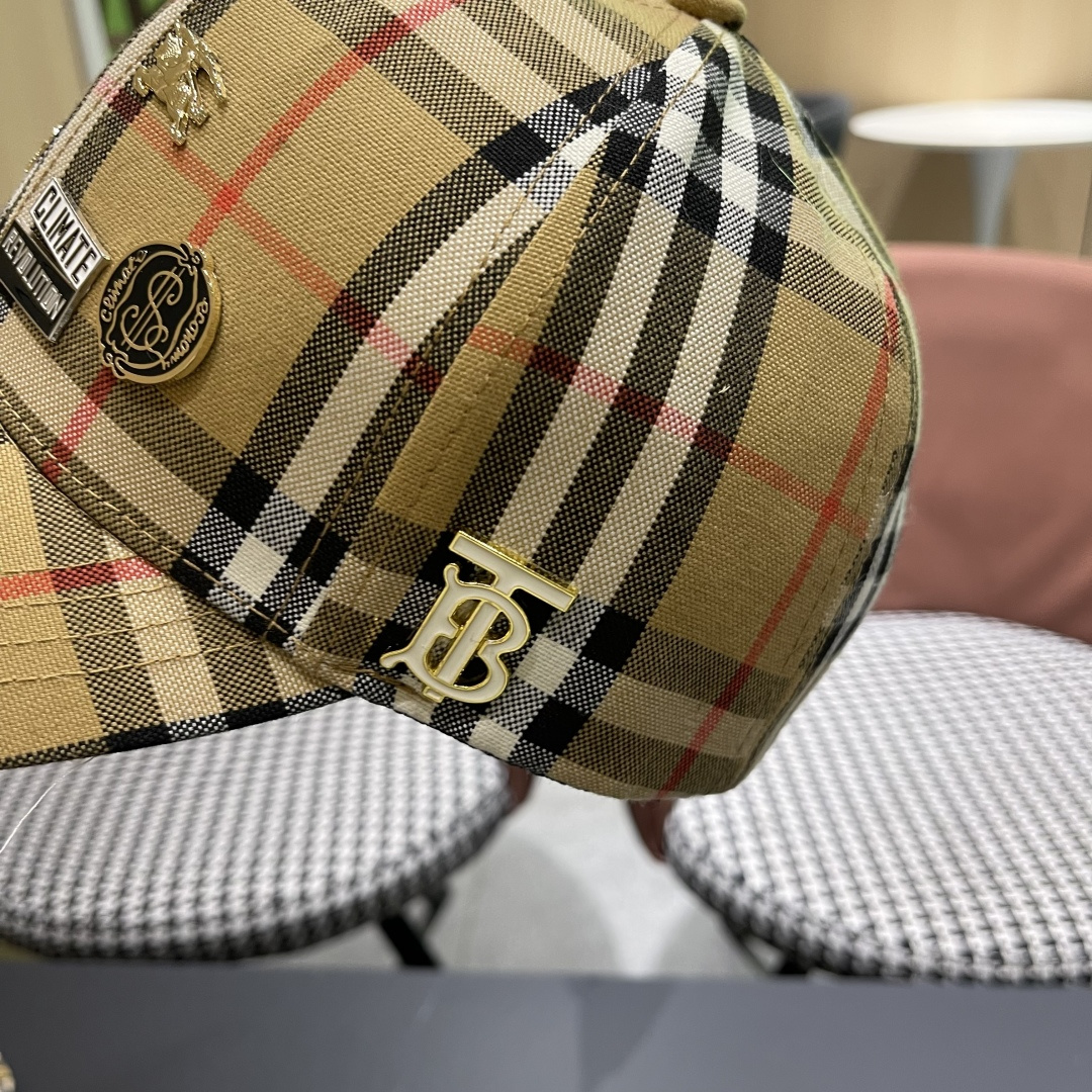 Burberry（巴宝莉） 渔夫帽 棒球帽 专柜热卖款纯棉内里，轻盈透气。完美版型，对格精准无误，原厂品