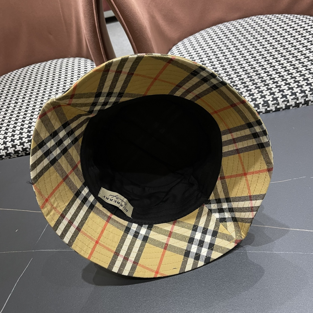 Burberry（巴宝莉） 渔夫帽 棒球帽 专柜热卖款纯棉内里，轻盈透气。完美版型，对格精准无误，原厂品