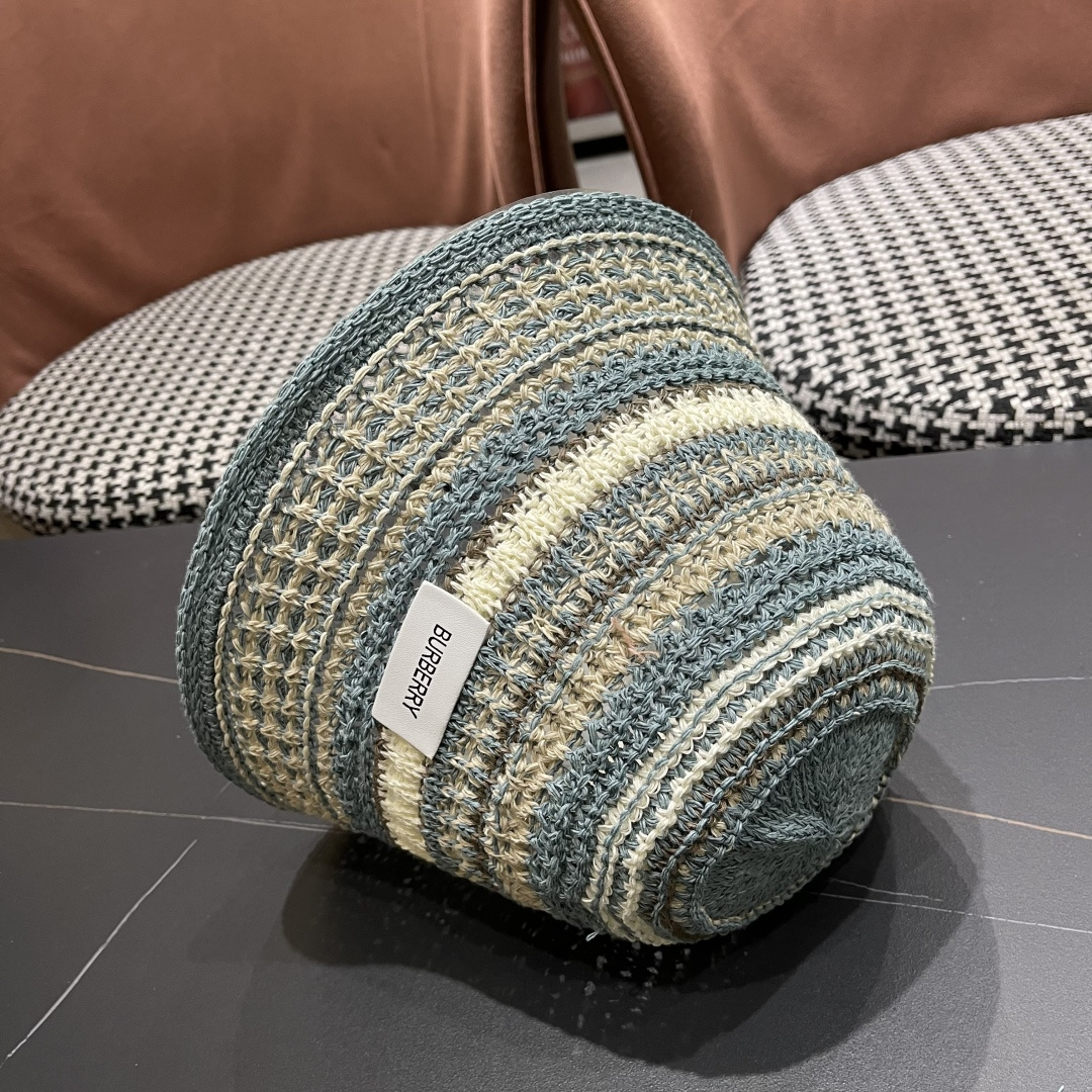  Burberry（巴宝莉）春夏针织镂空撞色条纹渔夫帽女百搭防晒出游遞阳
帽显脸小水桶帽潮