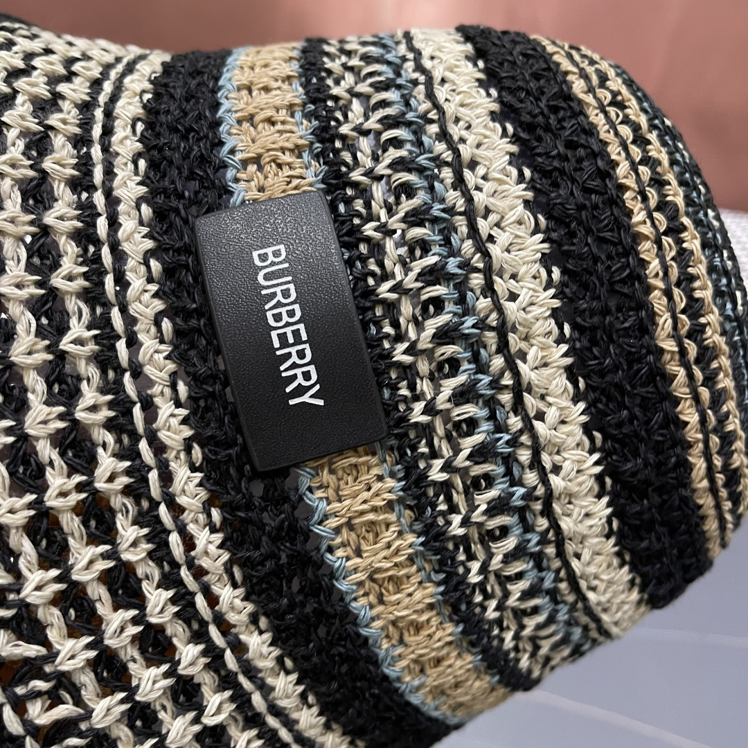  Burberry（巴宝莉）春夏针织镂空撞色条纹渔夫帽女百搭防晒出游遞阳
帽显脸小水桶帽潮