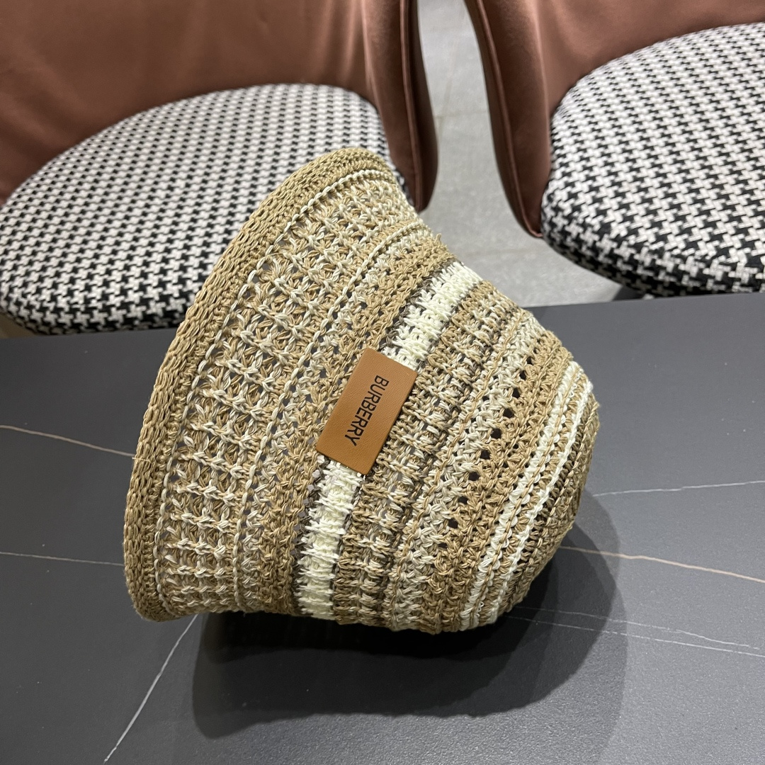  Burberry（巴宝莉）春夏针织镂空撞色条纹渔夫帽女百搭防晒出游遞阳
帽显脸小水桶帽潮
