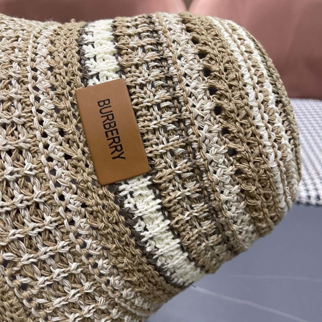  Burberry（巴宝莉）春夏针织镂空撞色条纹渔夫帽女百搭防晒出游遞阳
帽显脸小水桶帽潮