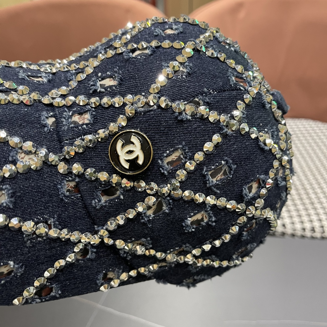  香奈儿CHANEL夏季潮牌破洞牛仔帽女士水钻帽子复古硬顶棒球帽
透气遮阳鸭舌帽女