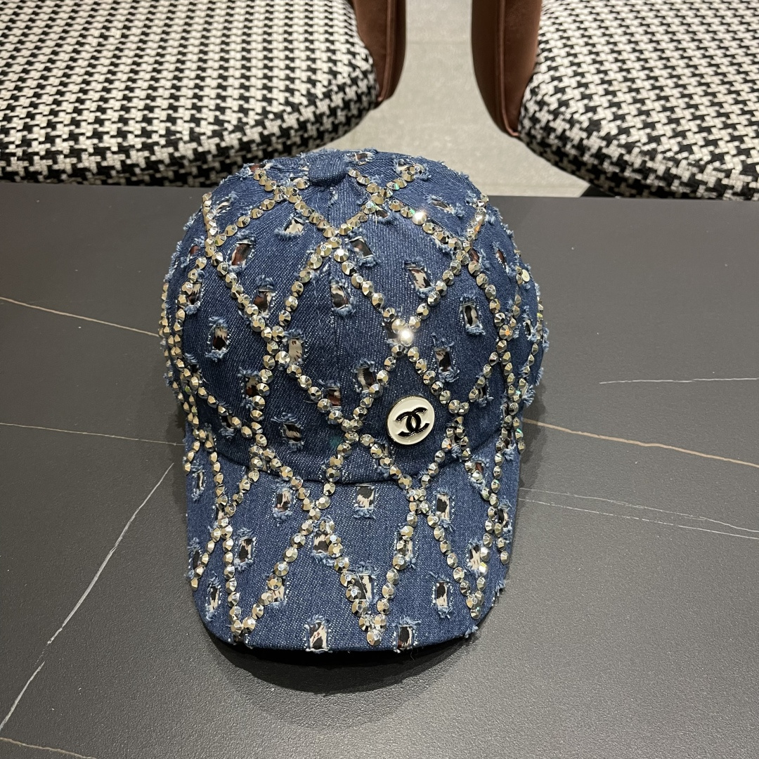  香奈儿CHANEL夏季潮牌破洞牛仔帽女士水钻帽子复古硬顶棒球帽
透气遮阳鸭舌帽女
