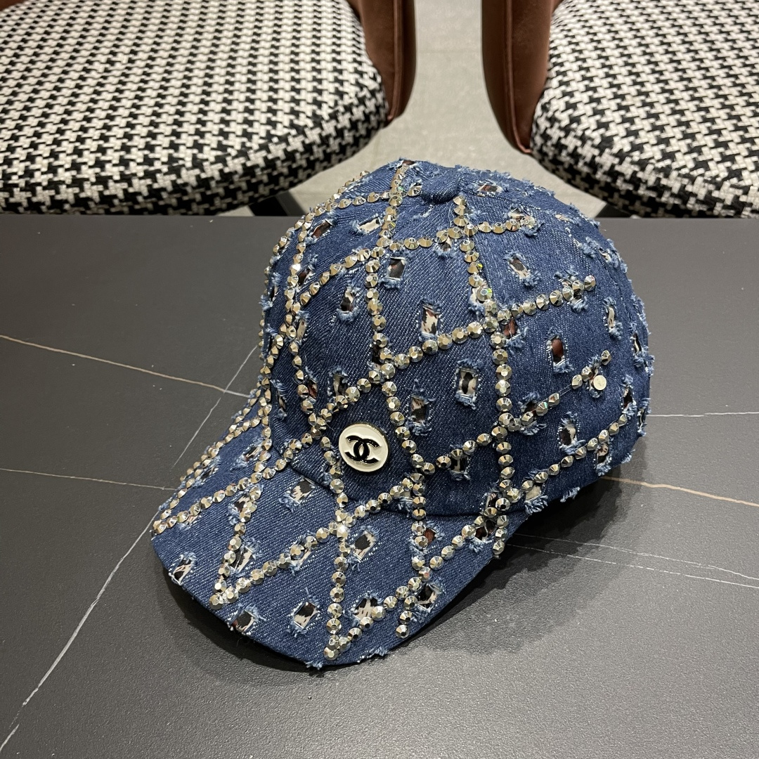 香奈儿CHANEL夏季潮牌破洞牛仔帽女士水钻帽子复古硬顶棒球帽
透气遮阳鸭舌帽女