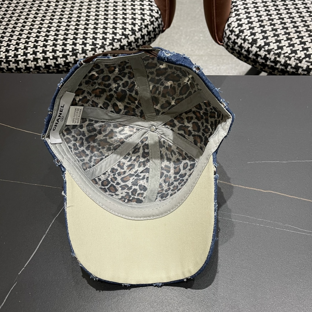  香奈儿CHANEL夏季潮牌破洞牛仔帽女士水钻帽子复古硬顶棒球帽
透气遮阳鸭舌帽女