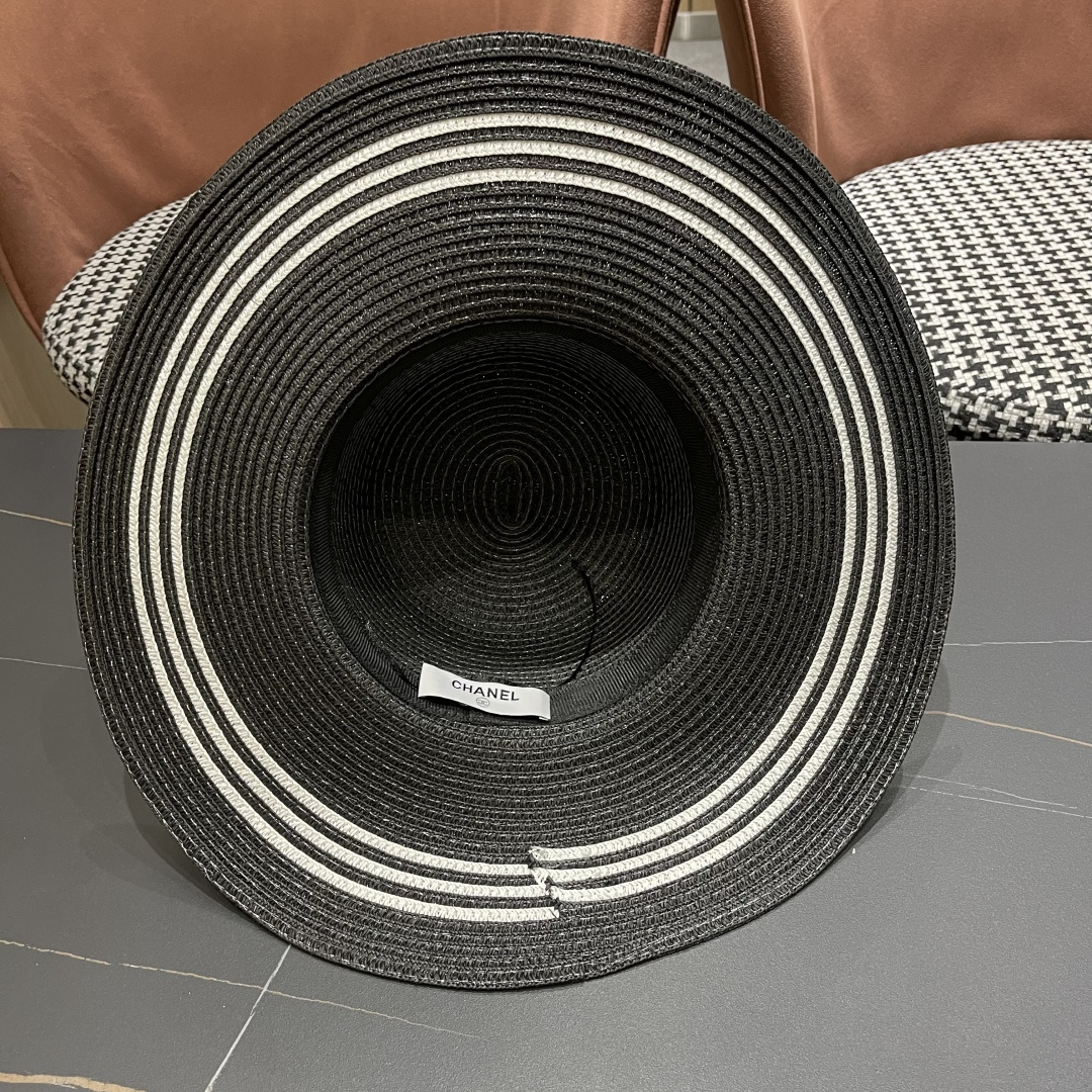 【CHANEL香奈儿】2025新款草编大檐拼色织带款编织草帽，优雅大方的一款