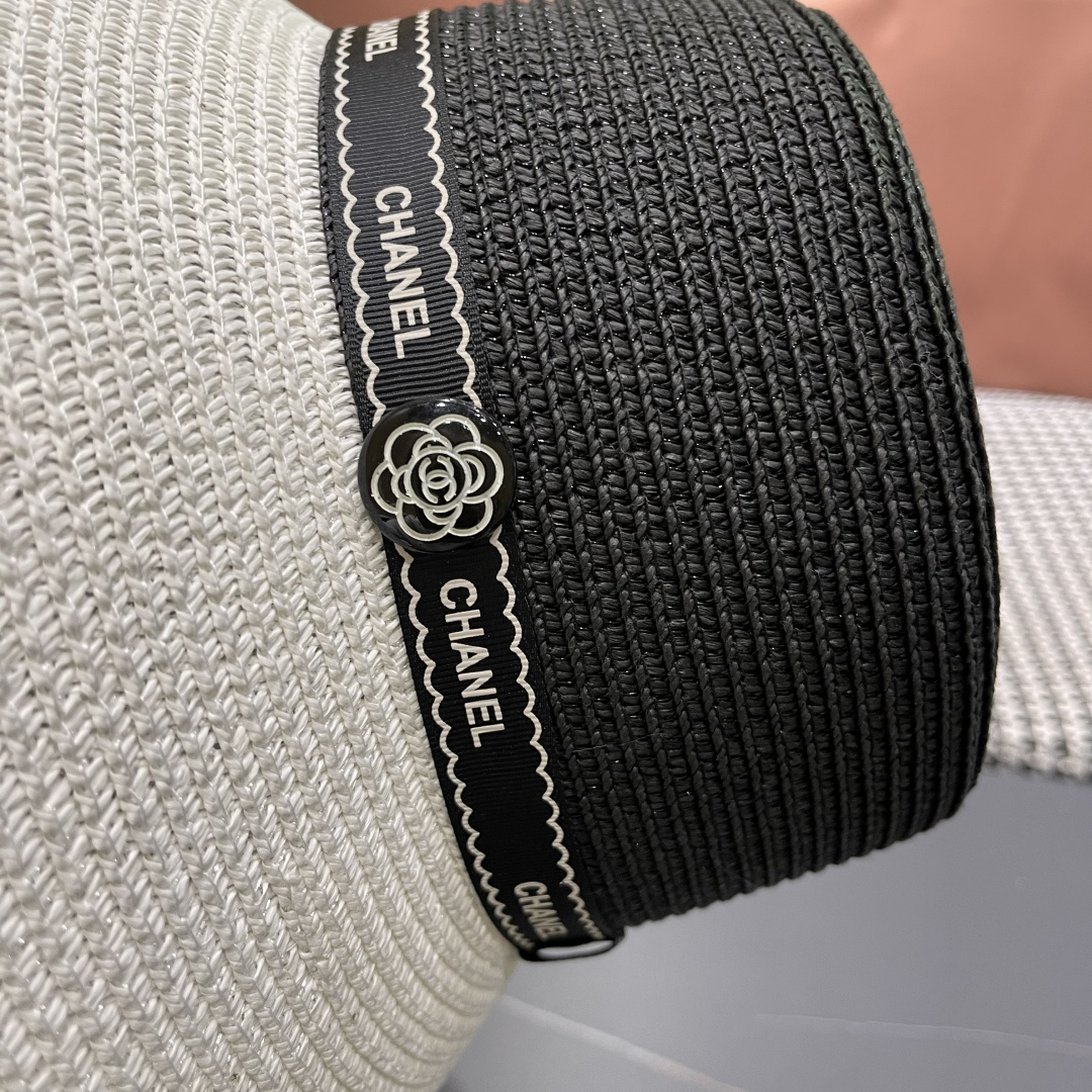  💛【CHANEL香奈儿】2025新款小香风密织度假风盆帽水桶拼色草帽，出街旅行单品