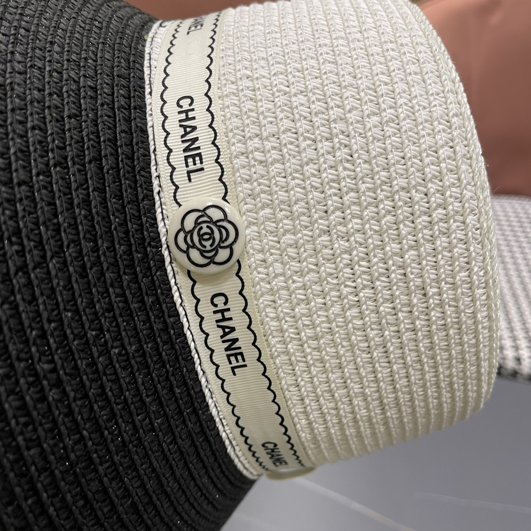  💛【CHANEL香奈儿】2025新款小香风密织度假风盆帽水桶拼色草帽，出街旅行单品