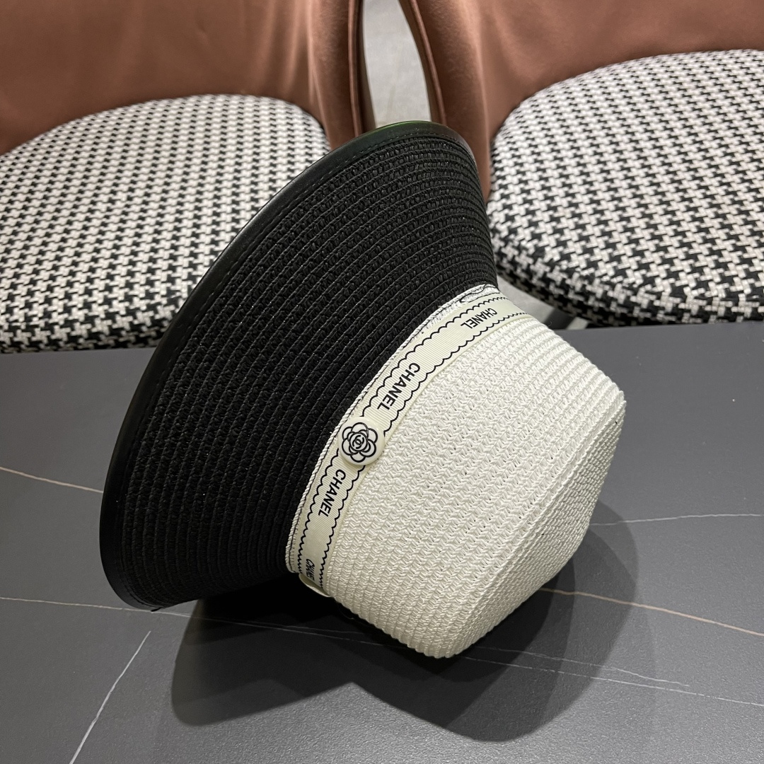  💛【CHANEL香奈儿】2025新款小香风密织度假风盆帽水桶拼色草帽，出街旅行单品