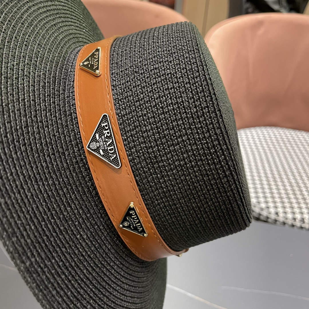  PRADA普拉达】2025新款平顶草帽，出街必备超好搭配，赶紧入手！