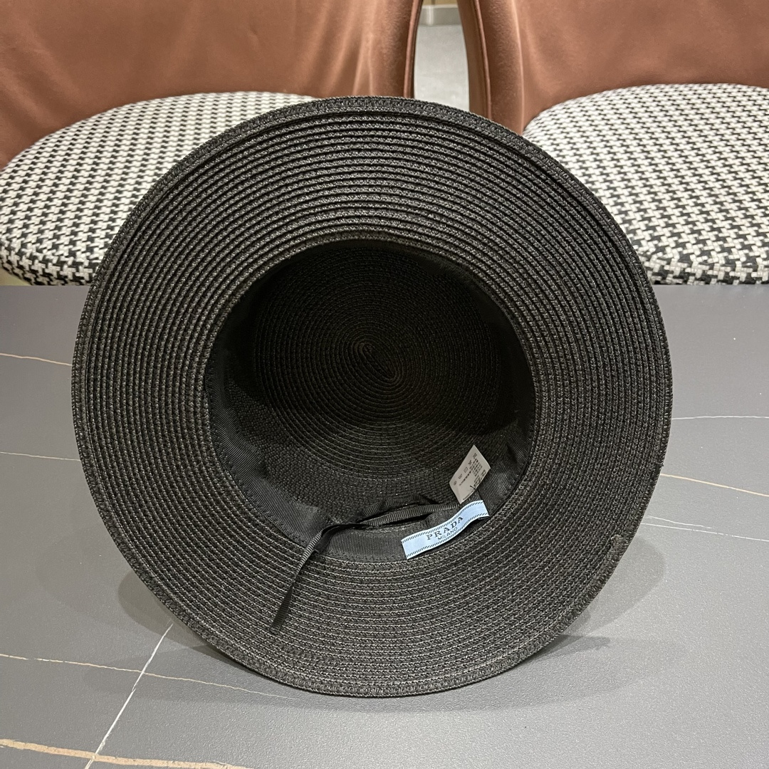  PRADA普拉达】2025新款平顶草帽，出街必备超好搭配，赶紧入手！