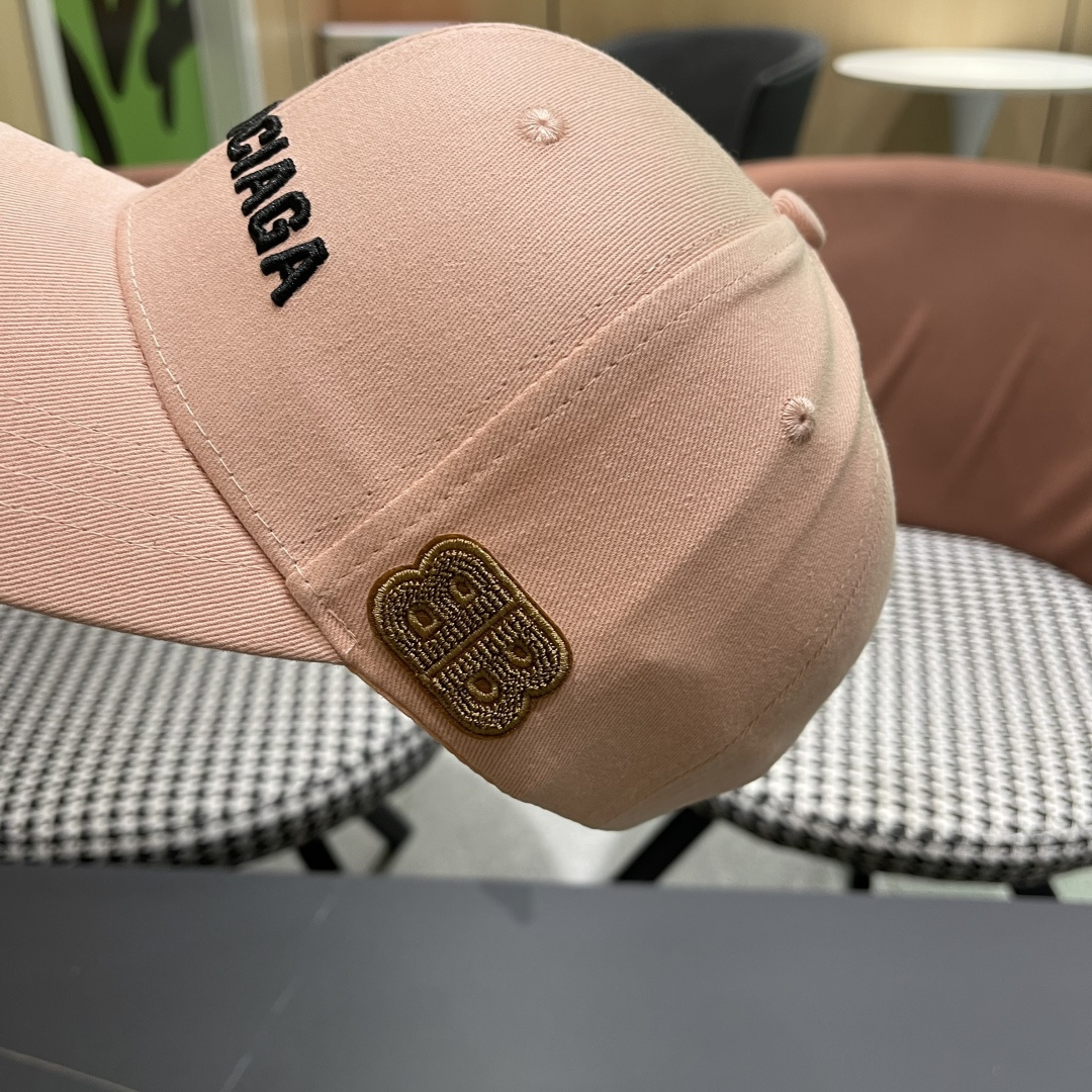  BALENCIAGA巴黎世家2025新款棒球帽，很酷的色系，巴黎粉必入款！