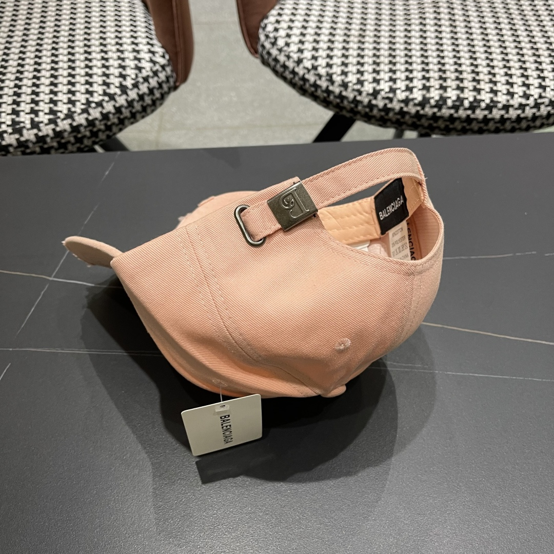  BALENCIAGA巴黎世家2025新款棒球帽，很酷的色系，巴黎粉必入款！