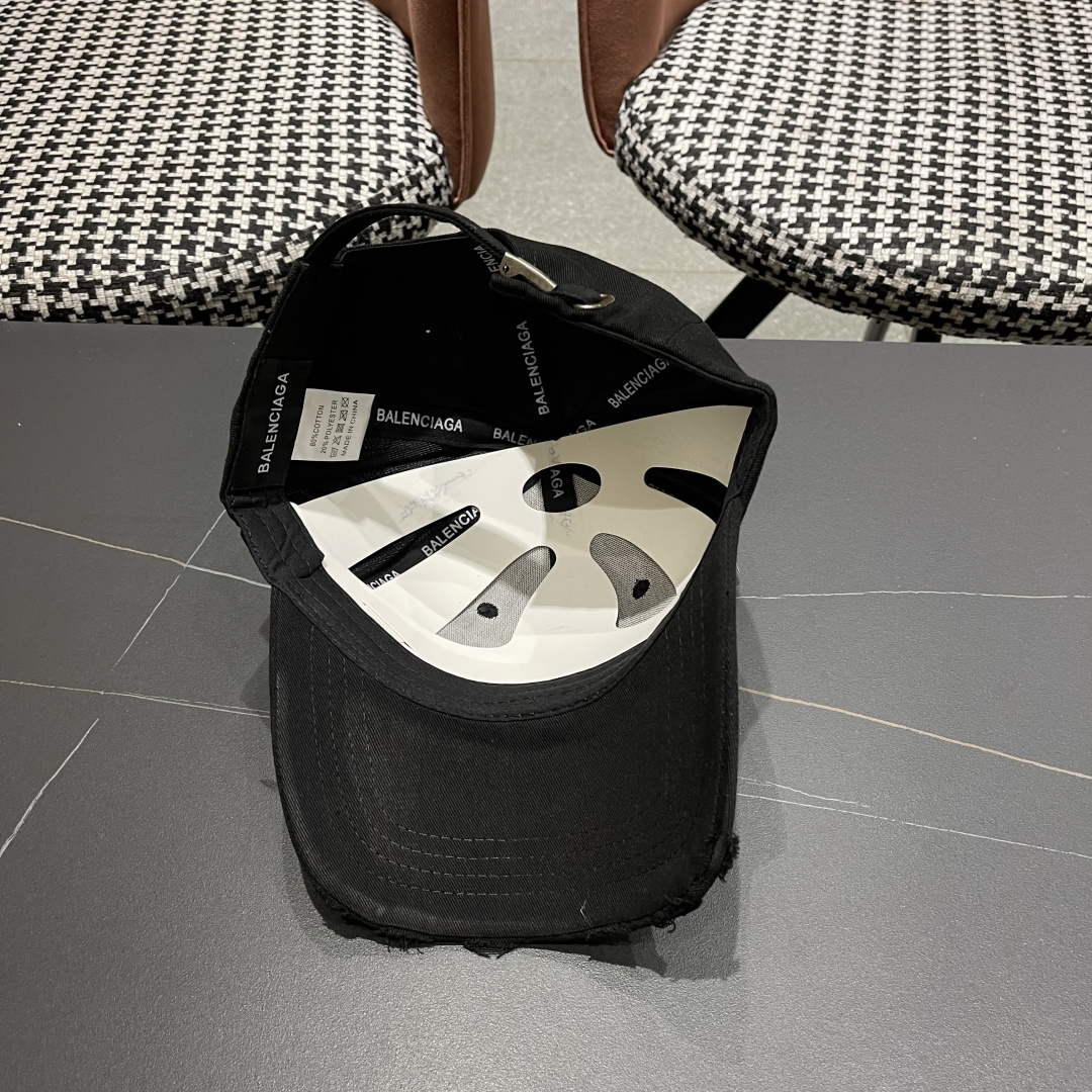  BALENCIAGA巴黎世家2025新款棒球帽，很酷的色系，巴黎粉必入款！